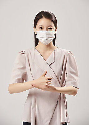 포토 JPG 스튜디오촬영 여자 회색배경 실내 마스크 한명 서기 상반신 20대 성인 앞모습 한국인 의료진 비즈니스우먼 감사 노력 방역 수고 성인여자한명만 덕분에챌린지 챌린지 국내포토 직업 1 감정 캠페인 뷰포인트 백그라운드 비즈니스 의학 모션 사람 동양인 청년 내부 회색 직장인 여자한명만 성인여자만 파일형식