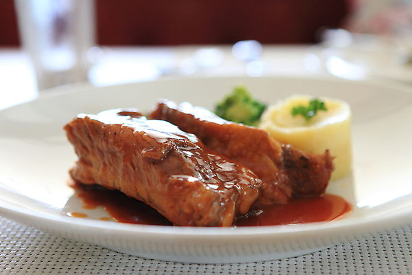 포토 JPG 해외이미지 접시 음식 빵 채소 건강 육류 돼지고기 요리 사람없음 빨간색 식당 식사 저녁식사 소고기 아기 신선 맛 그릴 바비큐 굽기 먹기 후추 훈제 점심식사 고립 서쪽 신발장 맛있는 해외202008 해외포토 식기 컬러 컨셉 식재료 모션 주방용품 사람 상점 구이 방향 향신료 파일형식