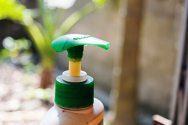 포토 JPG 해외이미지 백그라운드 건강 사람없음 위생용품 한개 건강관리 바이러스 보호 씻기 컨테이너 플라스틱 청소 예방 분무기 샴푸 박테리아 돌봄 바디케어 변기통 수분크림 위생관리 정물화 카피스페이스 해외202008 해외포토 1 산업 생활용품 컨셉 의학 모션 재질 관리 청결 화장품 공백 그림 파일형식