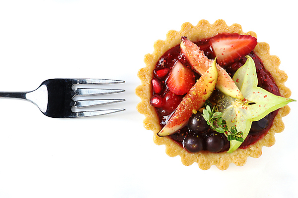 포토 JPG 해외이미지 포크 디저트 실내 근접촬영 사람없음 하이앵글 달콤 흰배경 타르트 해외202008 해외포토 식기 음식 빵 뷰포인트 백그라운드 내부 흰색 맛 파이_빵 파일형식