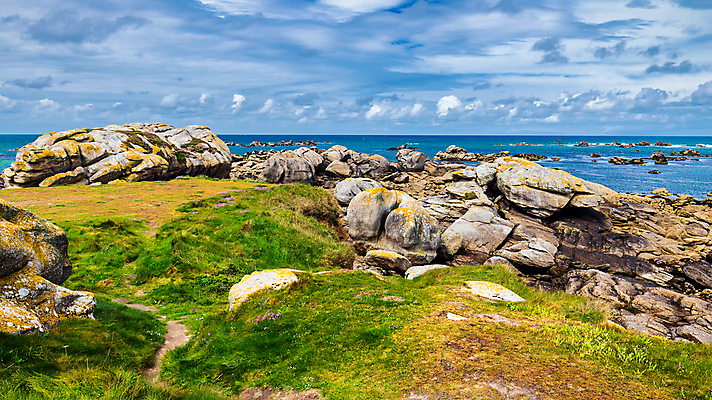 포토 JPG 해외이미지 구름 전통 유럽 바다 여행 자연 하늘 휴가 주택 파노라마 이야기 풍경 사람없음 물 파란색 태양 마을 놀람 프랑스 암석 전원 만 보트 신비 오솔길 모래언덕 암초 대서양 화강암 수평선 해외202008 해외포토 자연요소 감정 나라 길 컬러 컨셉 배_교통 촬영기법 표정 건물 돌_바위 전기에너지 언덕 생태계 파일형식