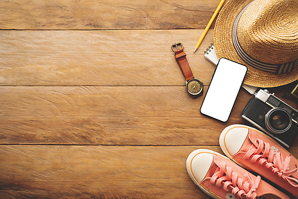 포토 JPG 해외이미지 모자 라이프스타일 디자인 옷 안경 여행 백그라운드 신발 컨셉 지도 장신구 모바일 휴가 사람 사람없음 목재 여름 파란색 스마트폰 핸드폰 선글라스 세계 유행 여행가방 지갑 정상 모험가 손목시계 준비 여권 짐싸기 해외202008 해외포토 나무 잡화 계절 시계 컬러 가방 재료 생활 전자제품 스마트기기 파일형식