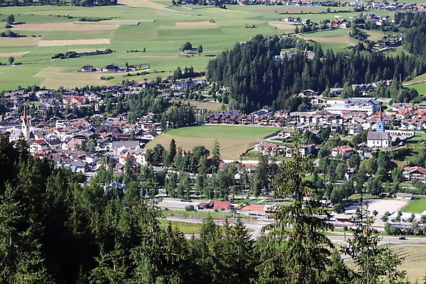 포토 JPG 해외이미지 식물 구름 도로 백그라운드 컨셉 패턴 밭 건축양식 산 안테나 풍경 초원 사람없음 야외 건물 태양 농장 교회 환경 탑 목장 이탈리아 시골 생태계 개발 드론 줄서기 가문비나무 해외202008 해외포토 자연요소 나무 건축물 건축 유럽 길 무늬 농업 통신 종교건축 교통시설 모션 파일형식