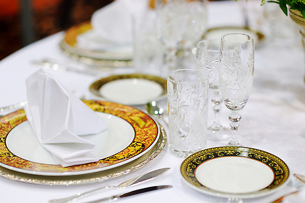 포토 JPG 해외이미지 그릇 식기 접시 디자인 꽃 분홍색 결혼 포크 유리 탁자 결혼식 기념 이벤트 사람없음 내부 장식 빨간색 빛 장미 파티 요식업 식당 와인 식사 저녁식사 희망 낭만 식탁보 흰색 고급 우아함 은색 배열 서비스 메뉴 냅킨 기회 설정 점심식사 완벽 접수 정중 해외202008 해외포토 식물 감정 산업 컬러 가구 컨셉 재질 주류 상점 파일형식