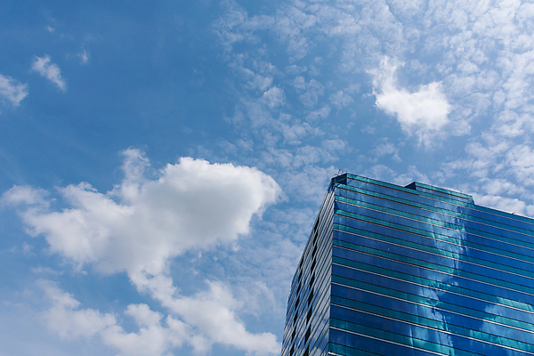포토 JPG 해외이미지 구름 모델 벽 백그라운드 컨셉 패턴 비즈니스 건축양식 창문 유리 하늘 호텔 성공 추상 미래 아파트 주택 파노라마 사람없음 건물 경제 파란색 사무실 반사 고층빌딩 힘 블록 성장 도시 센터 재산 도심 질감 상업 각도 폭풍 개발 철강 판유리 해외202008 해외포토 자연요소 건축물 건축 컬러 무늬 재질 숙소 날씨 촬영기법 빌딩 금융 파일형식
