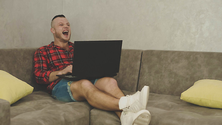 포토 JPG 해외이미지 모델 직업 학생 라이프스타일 남자 행복 안경 얼굴 셔츠 인터넷 비즈니스 노동자 맥주 실내 한명 미소 웃음 사람 노트북 컴퓨터 갈색 유행 디지털 회색 흰색 업무 비즈니스맨 읽기 검색 경영자 온라인 채팅 프리랜서 스타일 해외202008 우호적 해외포토 1 잡화 감정 컬러 컨셉 상의 모션 주류 표정 내부 생활 신체부위 전자제품 작업 직장인 리더 파일형식