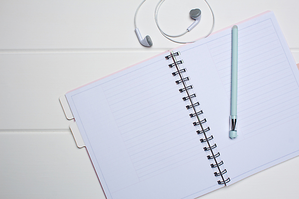 포토 JPG 해외이미지 템플릿 종이 백그라운드 컨셉 잎 비즈니스 탁자 직장 사람없음 목재 책 사무실 펜 우주 다이어리 쪽지 헤드폰 공책 공백 달력 흰색 기록 업무 오픈 작업실 계획 정상 책상 오브젝트 문서 위치 페이지 시트 패드 고립 목업 목차 카피스페이스 해외202008 해외포토 나무 식물 컬러 음향기기 가구 회사 재료 문구용품 필기구 사무용품 작업 파일형식