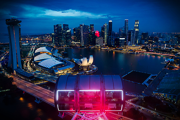 포토 JPG 해외이미지 건축양식 사람없음 건물 도시풍경 새벽 도시 만 스카이라인 빛망울 싱가폴 해외202008 해외포토 자연요소 건축물 건축 아시아 풍경 빛 파일형식