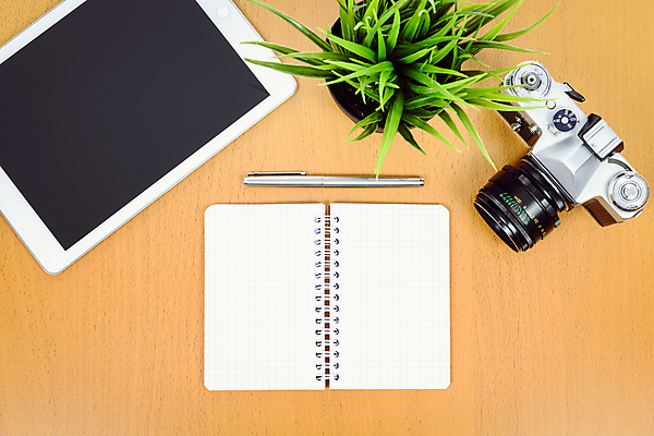 포토 JPG 해외이미지 직업 라이프스타일 디자인 종이 컨셉 인터넷 비즈니스 탁자 직장 창조 사람없음 목재 그래픽 스터디 사무실 알약 카메라 우주 다이어리 공책 공백 장비 수확 기록 업무 작업실 정상 디자이너 편지 사진사 책상 복고 거짓 마케팅 프리랜서 목업 힙스터 카피스페이스 해외202008 해외포토 나무 패션 가구 농업 회사 재료 문구용품 생활 전자제품 학습 약 사무용품 작업 작가 파일형식