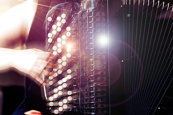 포토 JPG 해외이미지 스튜디오촬영 남자 감정 음악 놀이 전등 미술 사람 여러명 사람없음 파티 축제 화목 소리 콘서트 연주자 음악가 장비 무대 수확 기구 표현 영혼 황금 고급 싱글 복고 예술가 스포트라이트 멜로디 뮤지컬 민화 블루스 실행 제어 생존 스타일 해외202008 해외포토 직업 다수 컨셉 농업 문화예술 조명 실내 이벤트 공연 그림 파일형식