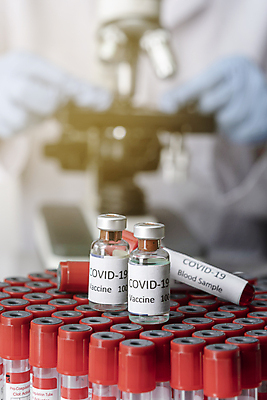 포토 JPG 해외이미지 여자 과학 장갑 백그라운드 컨셉 청진기 건강 병원 주사기 사람없음 파란색 약 건강관리 환자 의사 잡기 열 실험실 바이러스 질병 분석 어깨 생물학 감염 미생물 튜브 주사약 돌봄 백신 전염병 항생제 해외202008 해외포토 잡화 교육 컬러 의학 의료기기 모션 생물 실험 관리 사람 신체부위 의료진 파일형식