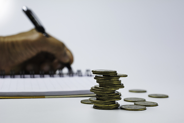 포토 JPG 해외이미지 손 백그라운드 컨셉 돈 비즈니스 성공 그래프 사람 사람없음 금융 경제 쌓기 달러 금속 동전 거래 저축 성장 흰색 바 시장 재산 황금 주식 심볼 속도 투자 상승 이익 보물 회계 보험 진행 대출 관심 수입 해외202008 해외포토 컬러 모션 재질 신체부위 파일형식