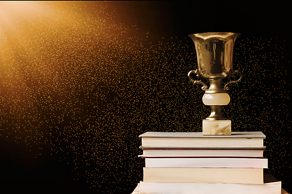 포토 JPG 해외이미지 학생 교육 스포츠 과학 백그라운드 컨셉 학교 성공 사람없음 책 컵 빛 스터디 햇빛 쌓기 우주 검은색 칠판 침묵 경쟁 축하 우승 황금 은색 대표 상패 트로피 심볼 대학교 문학 대회 명예 승자 챔피언 필승 카피스페이스 해외202008 해외포토 식기 컬러 모션 학습 태양 소리 공백 최고 상_우승 파일형식