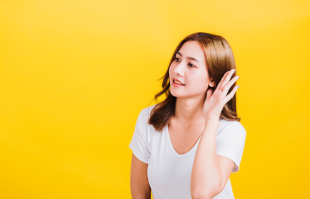 포토 JPG 해외이미지 백인 모델 1 손 여자 얼굴 음악 백그라운드 컨셉 신체 태국 친절 손바닥 한명 사람 동양인 노란색 머리 유행 소리 듣기 흰색 표현 뉴스 닫기 비밀 호기심 귀 고립 주목 카피스페이스 해외202008 해외포토 서양인 감정 아시아 컬러 모션 문화예술 인종 신체부위 공백 파일형식