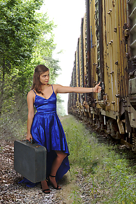 포토 JPG 해외이미지 모델 라이프스타일 여자 여행 포즈 가방 청소년 휴가 병아리 한명 미소 사람 정장 성인 유행 여행객 여행가방 기차 수확 골동품 짐 탈출 복고 수하물 스타일 해외202008 해외포토 1 잡화 옷 육상교통 컨셉 농업 조류 대중교통 표정 생활 파일형식