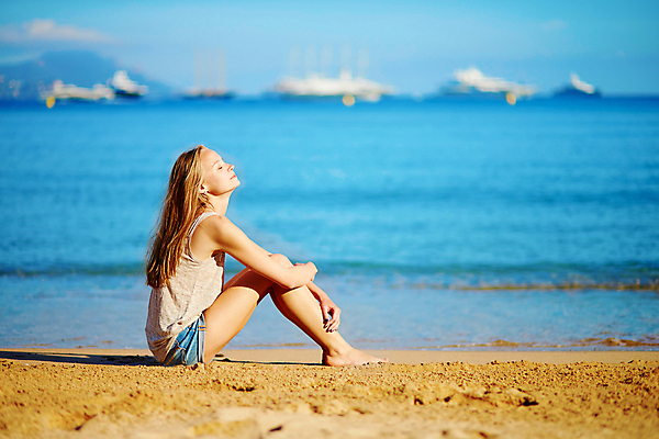 포토 JPG 해외이미지 유럽 모래 바다 여행 반바지 자연 휴가 한명 사람 야외 물 여름 파란색 여행객 우주 프랑스 흰색 화려 고급 선탠 날씬함 휴양지 함선 포트 내추럴 프랑스어 터키석 카피스페이스 해외202008 해외포토 자연요소 문자 1 계절 나라 컬러 컨셉 배_교통 바지 공백 장소 보석 몸매 생태계 파일형식