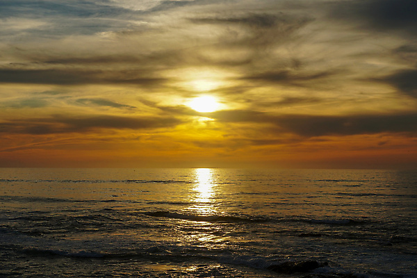 포토 JPG 해외이미지 구름 모래 파도 바다 여행 하늘색 백그라운드 오렌지 자연 하늘 아침 날씨 풍경 사람없음 물 여름 파란색 빛 햇빛 태양 반사 일출 맑음 황혼 일몰 봄 새벽 가을 분위기 황금 저녁 지역 천국 스카이라인 흐림 수평선 해외202008 해외포토 주간 자연요소 계절 컬러 컨셉 과일 노을 야간 생태계 파일형식