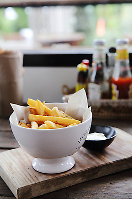 포토 JPG 해외이미지 음식 실내 사람없음 아웃포커스 감자튀김 해외202008 해외포토 감자 촬영기법 내부 튀김 파일형식