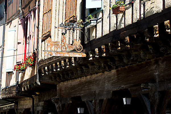 포토 JPG 해외이미지 전통 유럽 여행 가로등 건축양식 창문 휴가 거리 주택 풍경 사람없음 건물 목재 컬러풀 마을 프랑스 화려 중세 역사 재산 그림 목공예 타운 남쪽 셔터 프랑스어 옛날 해외202008 해외포토 나무 문자 건축물 공공시설 건축 나라 컬러 컨셉 재료 금융 도시 공예 방향 파일형식