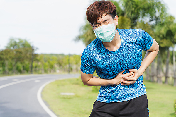 포토 JPG 해외이미지 백인 라이프스타일 스포츠 운동화 컨셉 모션 자연 건강 가면 한명 야외 치료 운동복 달리기 조깅 운동 일출 봄 에너지 시골 도시 호흡기관 보호 질병 위험 연습 달리기선수 전염병 해외202008 해외포토 서양인 1 옷 계절 신발 의학 사람 생활 노을 장기_의학 생태계 육상선수 파일형식