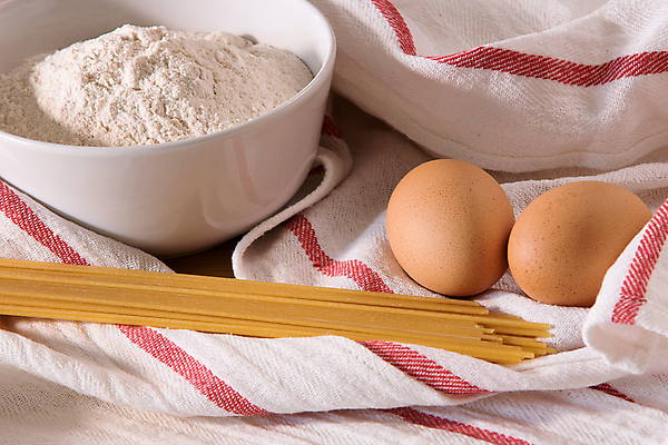 포토 JPG 해외이미지 전통 음식 백그라운드 다이어트 재료 탁자 파스타 건강 스파게티 요리 사람없음 빨간색 갈색 우주 주방 식당 계란 식사 저녁식사 이탈리아 빵집 흰색 시골 신선 면 사발 맛 밀 굽기 지중해 준비 유기농 날것 반죽 밀가루 레시피 점심식사 마카로니 생식 핸드메이드 해외202008 해외포토 웰빙 유럽 바다 컬러 가구 컨셉 곡류 서양음식 상점 알 사기그릇 가루 구이 파스타면 파일형식