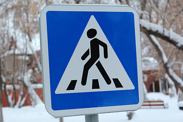 포토 JPG 해외이미지 도로 십자가 거리 경고 안전 사람 사람없음 파란색 노란색 걷기 산책 흰색 보행자 위험 심볼 사인 신호 도로표지판 얼룩말 서명 건너기 고립 주목 해외202008 해외포토 길 컬러 컨셉 교통시설 모션 휴식 말_동물 표지판 파일형식