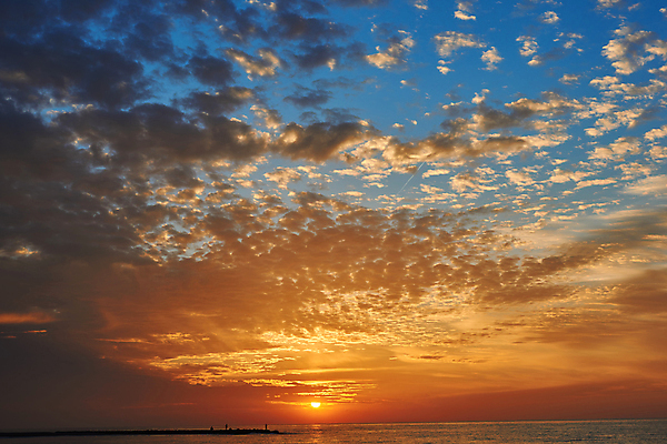 포토 JPG 해외이미지 구름 모래 파도 바다 여행 오렌지 자연 하늘 아침 날씨 휴가 파노라마 풍경 사람없음 물 여름 파란색 빛 햇빛 태양 일출 맑음 황혼 일몰 봄 스페인 황금 저녁 지중해 내추럴 수평선 해외202008 해외포토 주간 자연요소 계절 유럽 컬러 과일 촬영기법 노을 야간 생태계 파일형식