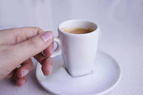 포토 JPG 해외이미지 디자인 커피 음료 음식 백그라운드 비즈니스 탁자 아침 미술 사람없음 내부 컵 사무실 상점 식당 카페 머그컵 흰색 뜨거움 아침식사 책상 오브젝트 카푸치노 에스프레소 단절 라떼 카페인 해외202008 해외포토 주간 식기 컬러 가구 문화예술 식사 파일형식