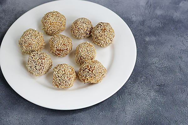 포토 JPG 해외이미지 접시 음식 백그라운드 다이어트 공 파스타 건강 사탕 사람없음 갈색 초콜릿 회색 에너지 견과류 신선 바 원형 그룹 황금 달콤 맛 시원함 케첩 해산물 날것 밀가루 아몬드 찌르기 토막 점심식사 단백질 식용 채식주의자 그래놀라 해외202008 해외포토 도형 식기 컬러 컨셉 모션 디저트 서양음식 식사 소스_음식 가루 채식 영양소 파일형식