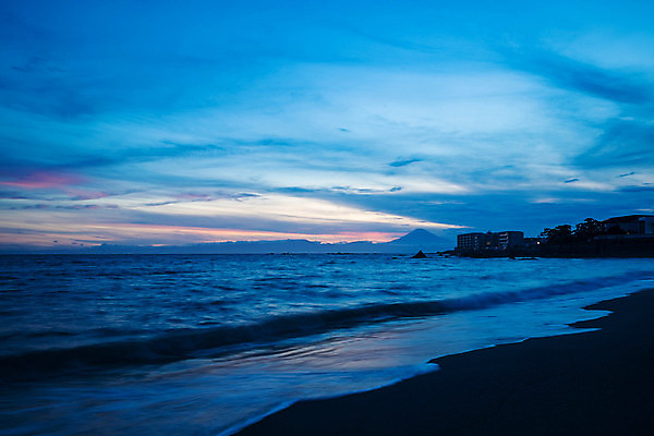 포토 JPG 해외이미지 아시아 파도 바다 여행 자연 하늘 산 주택 동양인 풍경 사람없음 야외 물 태양 반사 평화 일본 황혼 새벽 고급 저녁 명상 대문 장면 후지산 내추럴 해외202008 해외포토 자연요소 나라 컨셉 인종 건물 문 일몰 세계문화유산 야간 생태계 파일형식