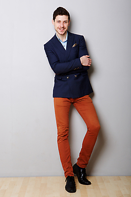 포토 JPG 해외이미지 백인 모델 1 라이프스타일 응시 남자 행복 벽 백그라운드 신체 비즈니스 한명 서기 사람 성인 유행 기댐 회색 흰색 비즈니스맨 자신감 시원함 가득함 만족 긍정 길이 스타일 카피스페이스 해외202008 해외포토 서양인 시선 감정 컬러 컨셉 모션 생활 공백 직장인 파일형식