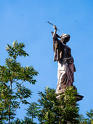 포토 JPG 해외이미지 유럽 거리 자물쇠 건강 가면 사람없음 울타리 쇼핑 도시풍경 상점 자전거 이탈리아 카페 금지 긴급 도시 바 도심 보호 질병 사인 상업 규칙 수익 셔터 고립 위기 자금 적자 혼자 비용 해외202008 해외포토 나라 컨셉 돈 의학 풍경 금융 경제 담장 바이크 파일형식