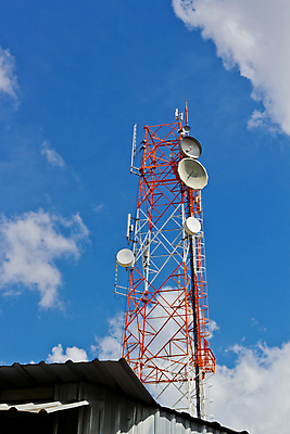 포토 JPG 해외이미지 산업 컨셉 통신 하늘 모바일 세포 안테나 사람없음 빨간색 파란색 스마트폰 탑 자료 정보 흰색 네트워크 연결 무선전화기 전화기 신호 전송 송신기 셀룰러 해외202008 해외포토 건축물 컬러 핸드폰 스마트기기 파일형식