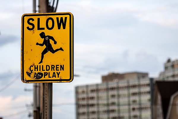 포토 JPG 해외이미지 아이콘 실루엣 도로 어린이 백그라운드 십자가 텍스트 학교 교통시설 자동차 놀이 거리 간판 경고 안전 사람 사람없음 야외 달리기 노란색 검은색 운전 정보 표지판 메시지 놀이터 위험 사건 심볼 손목시계 사인 속도 도로표지판 조심 공지사항 느림 경보 교외 방법 주목 한계 해외202008 해외포토 교육 길 육상교통 시계 컬러 교통 컨셉 장신구 모션 알림판 촬영기법 시설 파일형식