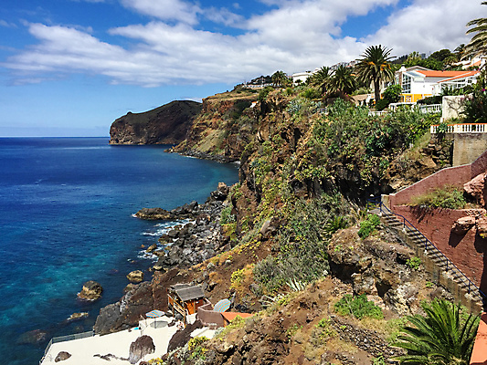포토 JPG 해외이미지 유럽 바다 섬 여행 오렌지 건축양식 자연 하늘 호텔 휴가 주택 풍경 해변 사람없음 야외 물 여름 파란색 여행객 와인 바위 포르투갈 언덕 대서양 남쪽 수평선 해외202008 해외포토 자연요소 계절 건축 나라 컬러 과일 숙소 주류 사람 건물 돌_바위 방향 생태계 파일형식