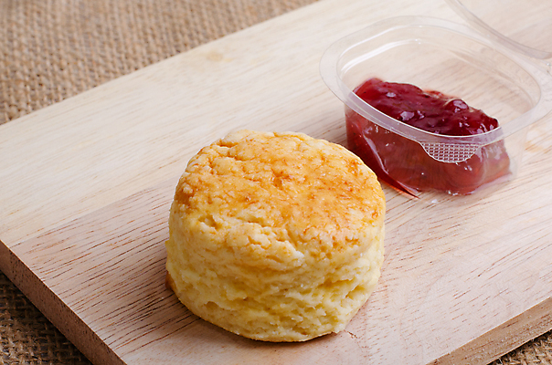 포토 JPG 해외이미지 전통 영어 음식 빵 조각 백그라운드 딸기 디저트 영국 치즈 주택 요리 사람없음 목재 빨간색 갈색 노란색 케이크 숟가락 식사 빵집 수확 흰색 신선 달콤 맛 상품 잼 굽기 먹기 오브젝트 버터 페스츄리 핸드메이드 맛있는 해외202008 해외포토 나무 문자 유럽 컬러 컨셉 농업 과일 재료 모션 유제품 수저 건물 상점 소스_음식 구이 파일형식