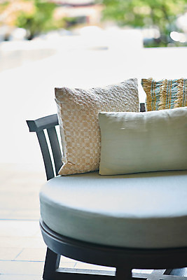 포토 JPG 해외이미지 라이프스타일 디자인 외관 바다 가구 백그라운드 쿠션 의자 베개 탁자 하늘 휴가 휴식 주택 사람없음 야외 내부 장식 초록색 파란색 소파 정원 흰색 휴게실 고급 우아함 가죽 갑판 당구 휴양지 리빙 뒤뜰 스타일 해외202008 해외포토 컬러 생활용품 컨셉 배_교통 침구 건물 생활 구기 장소 파일형식