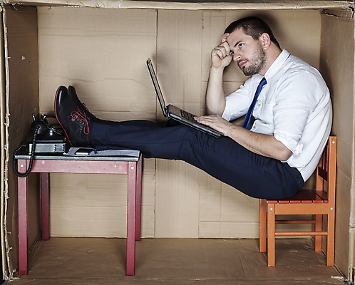 포토 JPG 해외이미지 전신 백인 남자 의자 탁자 한명 앉기 성인 옆모습 노트북 상자 사무실 업무 비즈니스맨 전화기 고민 갇힘 답답함 성인남자한명만 해외202008 해외포토 서양인 1 감정 뷰포인트 가구 비즈니스 모션 사람 전자제품 작업 직장인 감각 남자한명만 성인남자만 파일형식