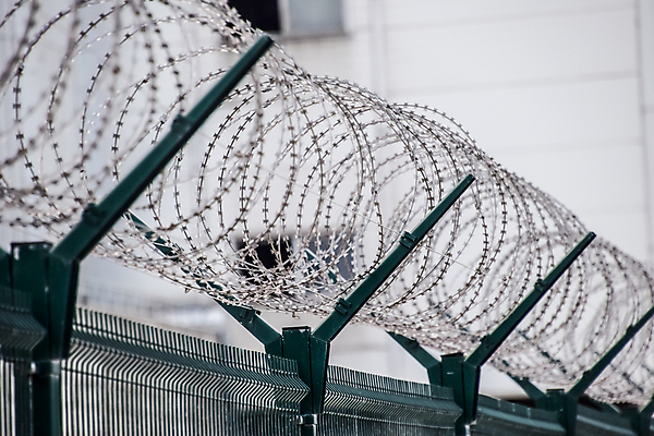 포토 JPG 해외이미지 디자인 선 벽 나선형 사람없음 가로 빛 울타리 금속 금지 소용돌이 흰색 최고 못 원형 행운 가시 보호 은색 철 감옥 그림 회전 보안 러시아 철사 철조망 충격 감싸기 고체 철강 해외202008 해외포토 도형 유럽 컬러 컨셉 무늬 모션 재질 안전 담장 회오리 공구 파일형식