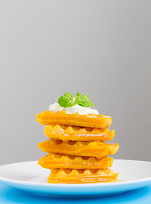 포토 JPG 해외이미지 디저트 사람없음 쌓기 파란배경 와플 해외202008 해외포토 음식 백그라운드 모션 파란색 파일형식