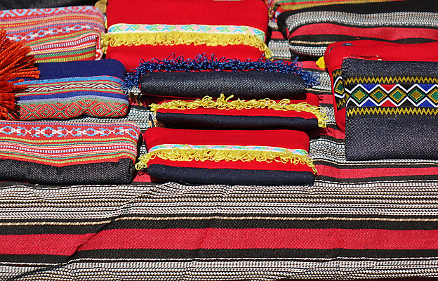 포토 JPG 해외이미지 디자인 패턴 사람없음 장식 빨간색 파란색 컬러풀 직물 시장 원주민 대만 섬유 기하학 짜임 핸드메이드 해외202008 해외포토 아시아 컬러 무늬 아프리카인 파일형식