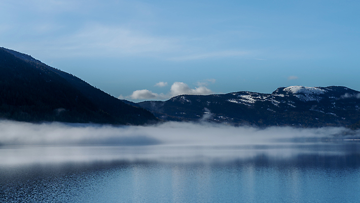 포토 JPG 해외이미지 나무 구름 호수 바다 섬 백그라운드 자연 하늘 아침 휴식 산 스웨덴 노르웨이 풍경 사람없음 야외 초록색 물 여름 파란색 태양 화목 일몰 새벽 회색 안개 가을 바위 알프스 아일랜드 뿌연 스칸디나비아 수평선 해외202008 해외포토 주간 자연요소 식물 계절 유럽 컬러 컨셉 날씨 북유럽 노을 돌_바위 생태계 파일형식