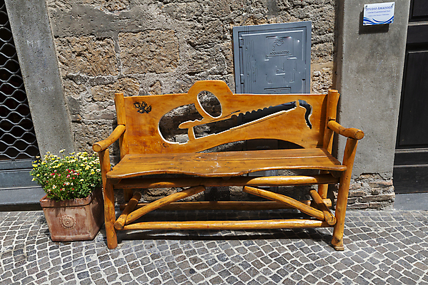 포토 JPG 해외이미지 나무 백인 라이프스타일 디자인 계절 공원 여행 가구 백그라운드 벤치 의자 자연 탁자 하늘 휴식 주택 사람 앉기 풍경 사람없음 야외 목재 초록색 여름 파란색 갈색 정원 봄 수확 흰색 오브젝트 내추럴 옛날 해외202008 해외포토 서양인 식물 공공시설 컬러 생활용품 컨셉 농업 재료 모션 건물 생활 생태계 파일형식