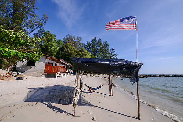 포토 JPG 해외이미지 모래 파도 바다 동양인 사람없음 물 파란색 축하 깃발 애국심 말레이시아 독립 전국 해외202008 해외포토 자연요소 아시아 컬러 컨셉 인종 파일형식