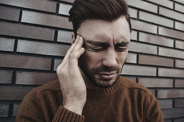 포토 JPG 해외이미지 백인 손 남자 얼굴 벽 백그라운드 벽돌 스트레스 건강 피곤 한명 사람 성인 갈색 머리 놀람 고통 슬픔 분노 흰색 표현 좌절 정상 시원함 만족 두통 문제 고립 그런지 비명 우수 우울증 인기 편두통 해외202008 해외포토 서양인 1 감정 컬러 컨셉 표정 신체부위 질병 절기 파일형식