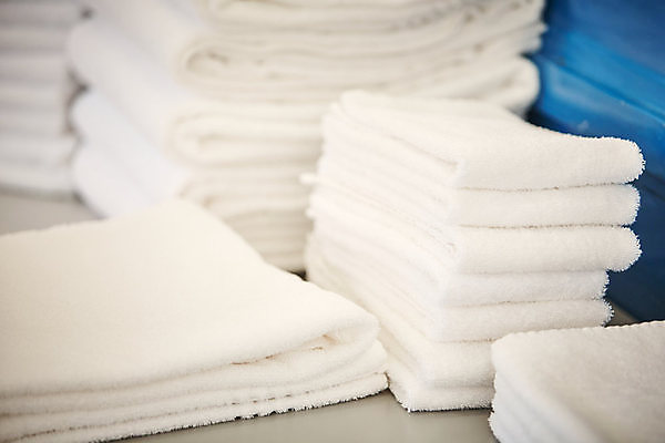 포토 JPG 해외이미지 산업 백그라운드 호텔 건조 사람없음 빨간색 쌓기 이불 식탁보 흰색 침대 직물 면 그룹 빨래 천 질감 시트 흙더미 접기 많음 해외202008 해외포토 컬러 가구 컨셉 가사 침구 모션 숙소 흙 파일형식 더미