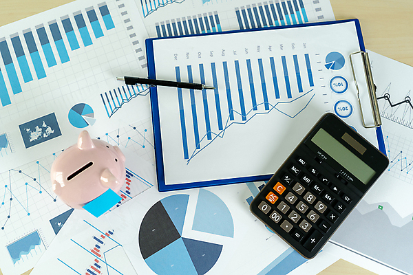 포토 JPG 해외이미지 돈 비즈니스 탁자 그래프 설계 관리 사람없음 금융 경제 계산기 정보 계산 재산 책상 분석 회계 세금 해외202008 해외포토 가구 컨셉 문구용품 장비 파일형식