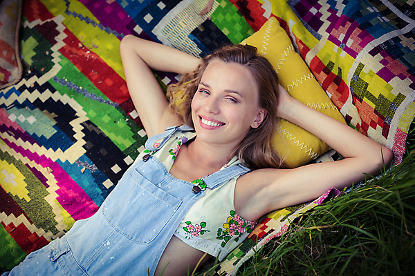 포토 JPG 해외이미지 주간 백인 응시 여자 행복 베개 휴식 상반신 20대 성인 야외 옆모습 눕기 기쁨 캠핑 담요 캠핑장 성인여자한명만 해외202008 해외포토 자연요소 서양인 시선 감정 뷰포인트 컨셉 침구 모션 레저 사람 청년 여자한명만 성인여자만 파일형식