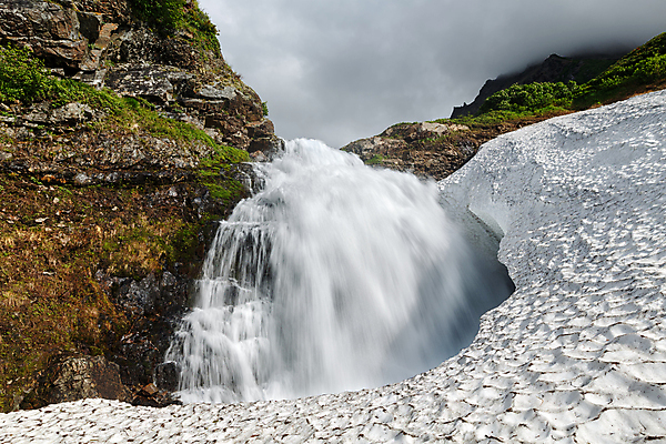 포토 JPG 해외이미지 계절 여행 자연 산 풍경 사람없음 야외 초록색 물 여름 강 환경 골짜기 얼음 화목 폭포 흐름 전원 개울 숲 언덕 부식 생태계 빙하 원뿔 내추럴 산악지대 지리 지질 지질학 힘찬 해외202008 해외포토 자연요소 도형 교육 컬러 컨셉 전기에너지 파일형식