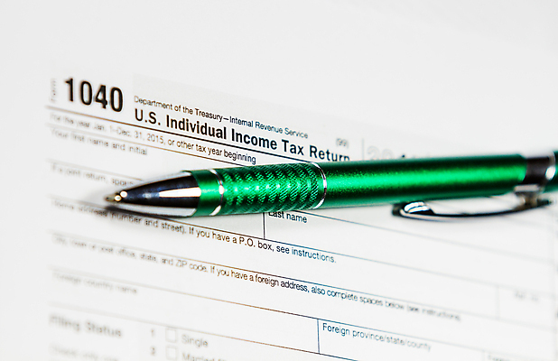 포토 JPG 해외이미지 직업 종이 컨셉 돈 회사 비즈니스 탁자 설계 직장 사람없음 금융 경제 사무실 펜 자료 저축 계산기 기록 비즈니스맨 계산 상담원 종업원 책상 보고서 문서 투자 이익 회계 계좌 세금 수입 예산 회계사 비용 해외202008 채우기 해외포토 남자 가구 모션 문구용품 필기구 장비 직장인 사무원 재산 파일형식